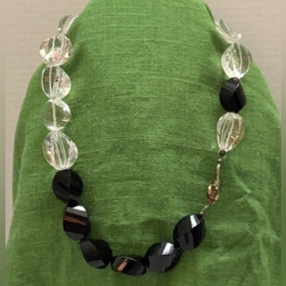 Art Deco-style necklace featuring faceted black & clear beads Silver tone clasp